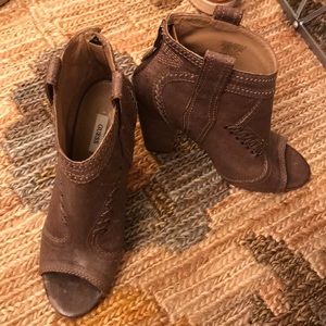 Detailed dark brown booties